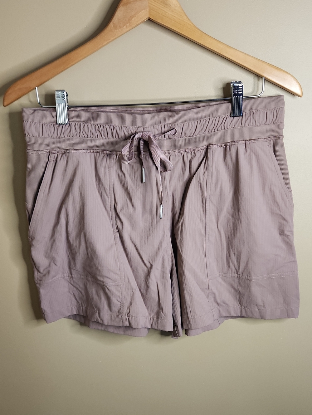 Lululemon Dance Studio High-Rise Short 3.5" in Twilight Rose. Size 10. #W7CCGS